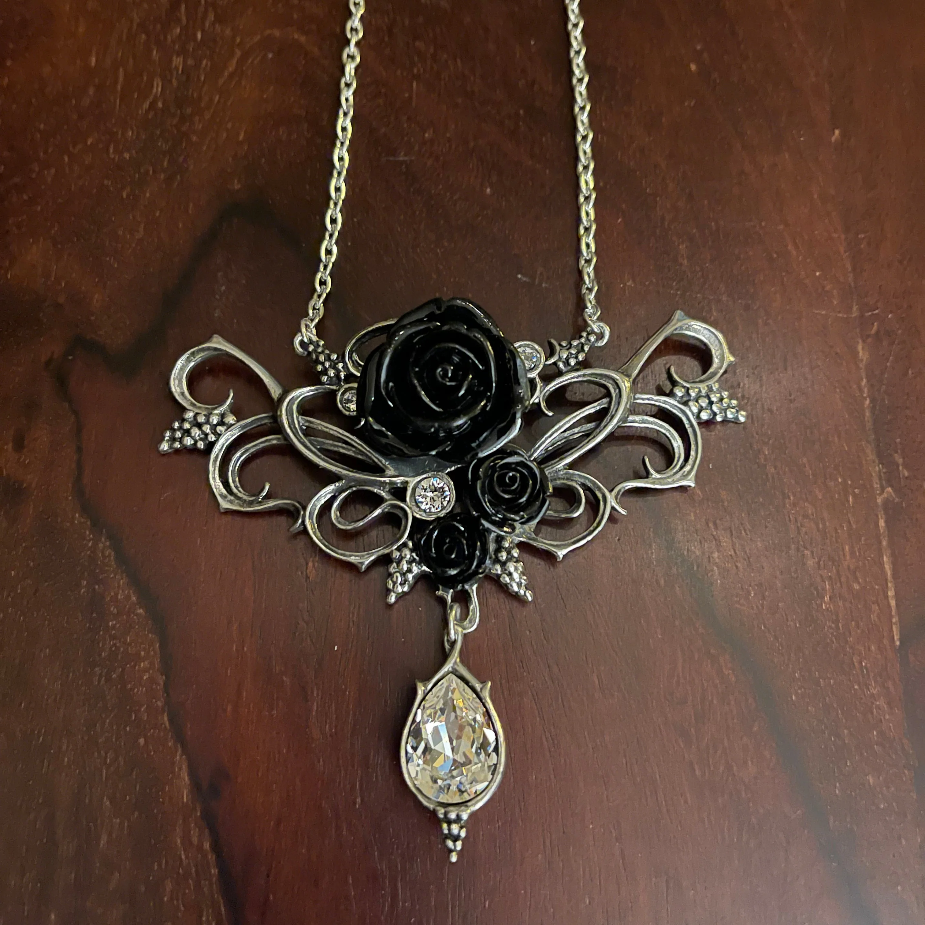 BACCHANAL ROSE NECKLACE - Image 2