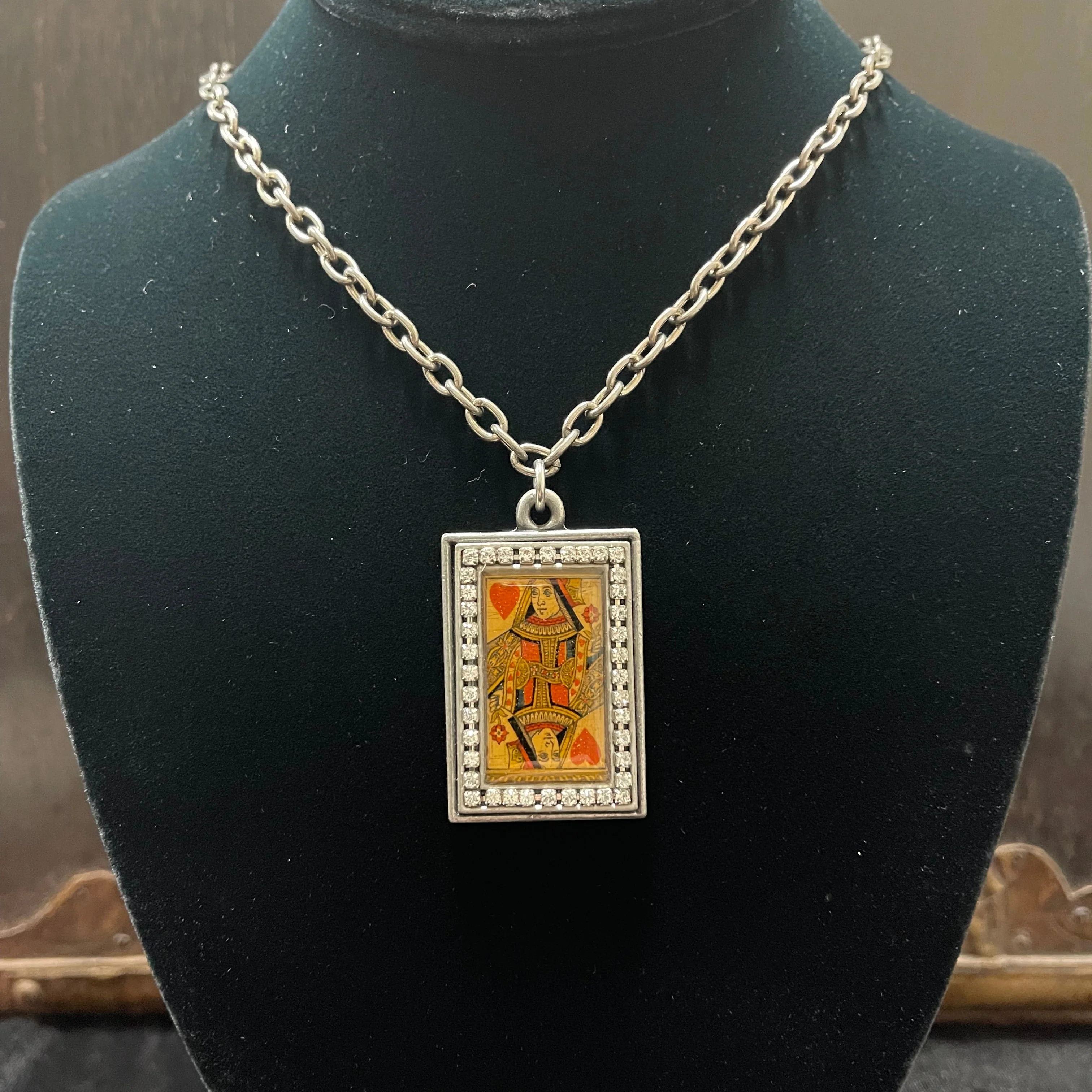 QUEEN OF HEARTS BLING NECKLACE