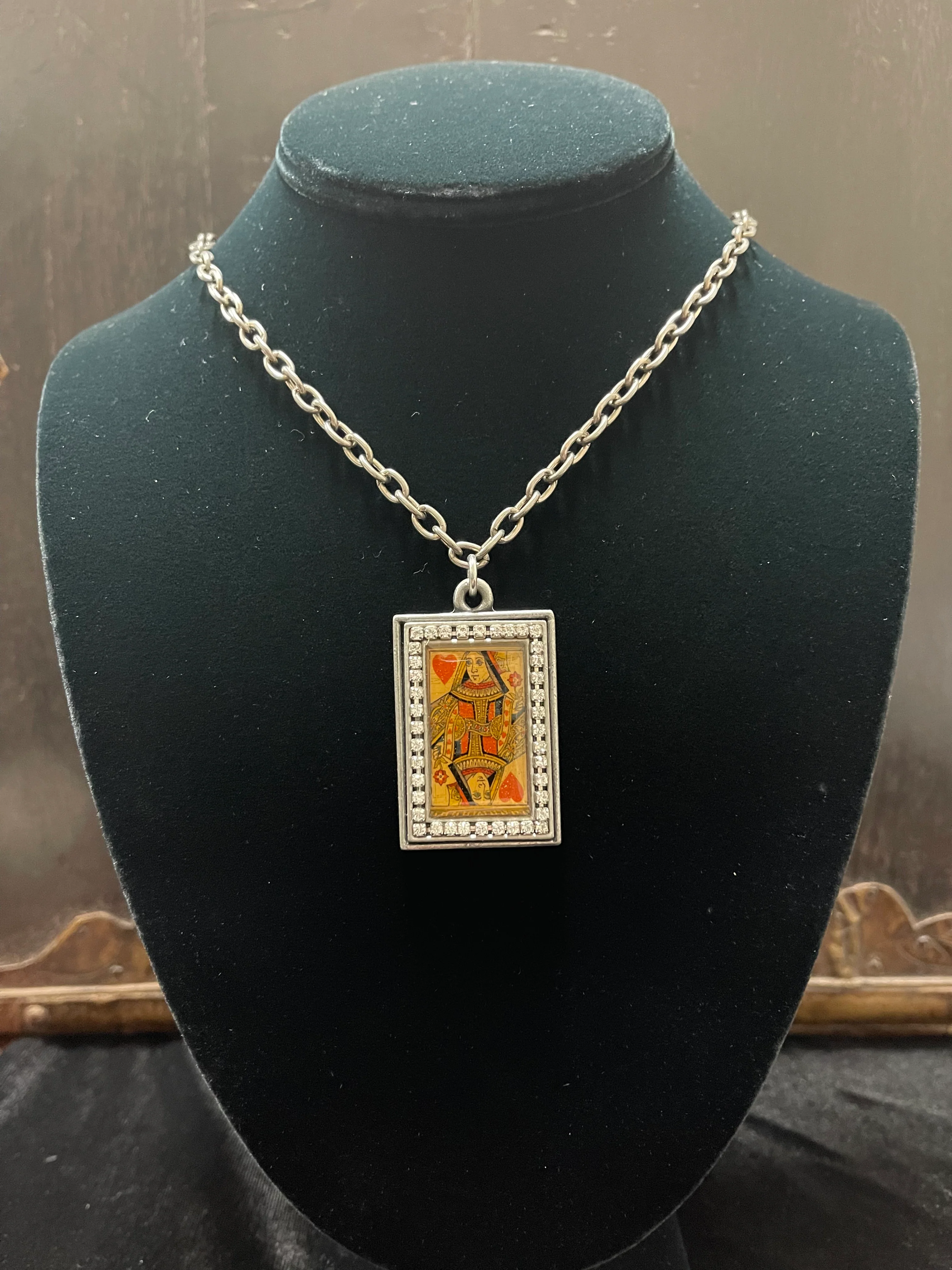 QUEEN OF HEARTS BLING NECKLACE - Image 2