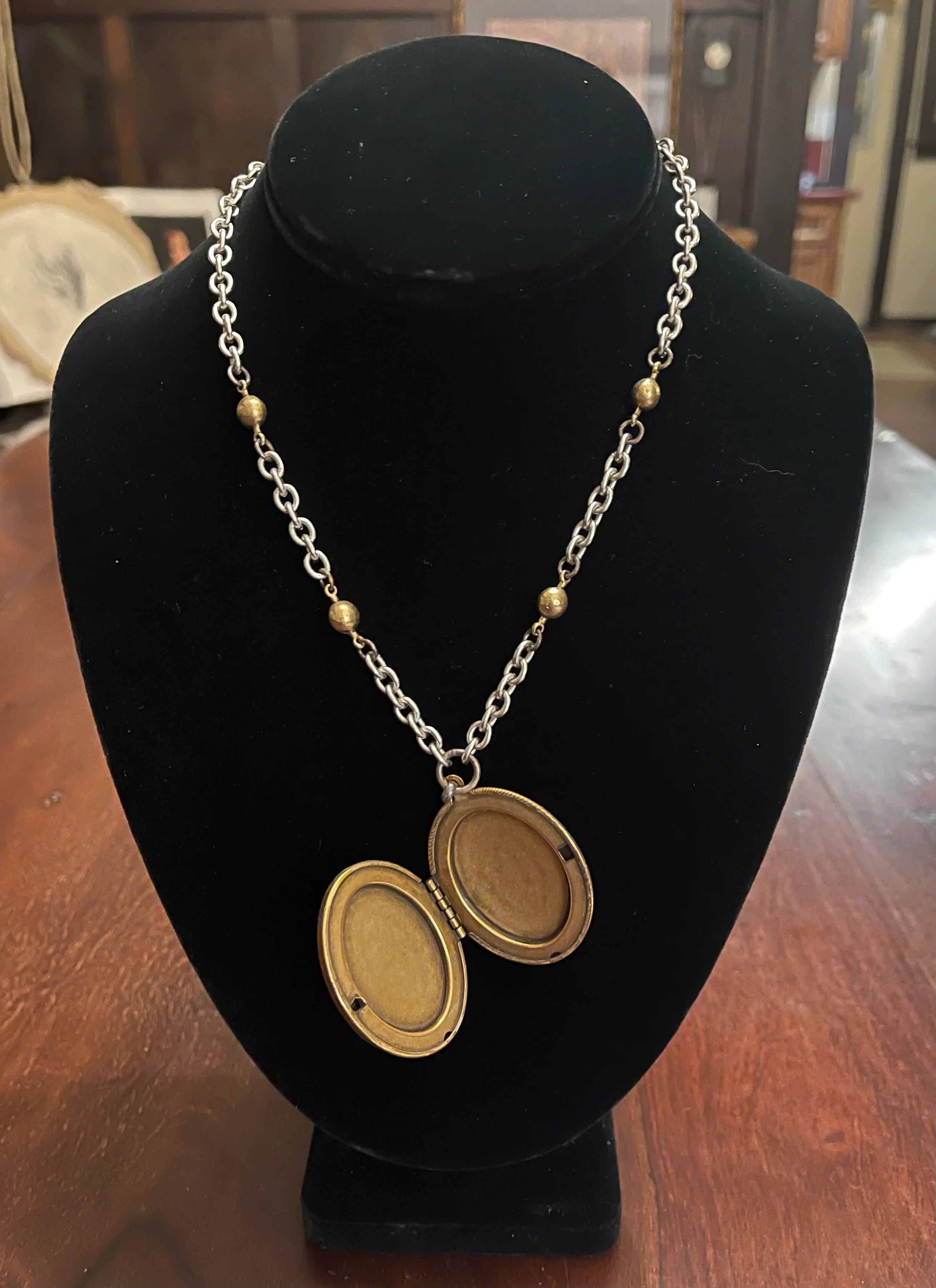 SUMMER IN PARIS NECKLACE - Image 3